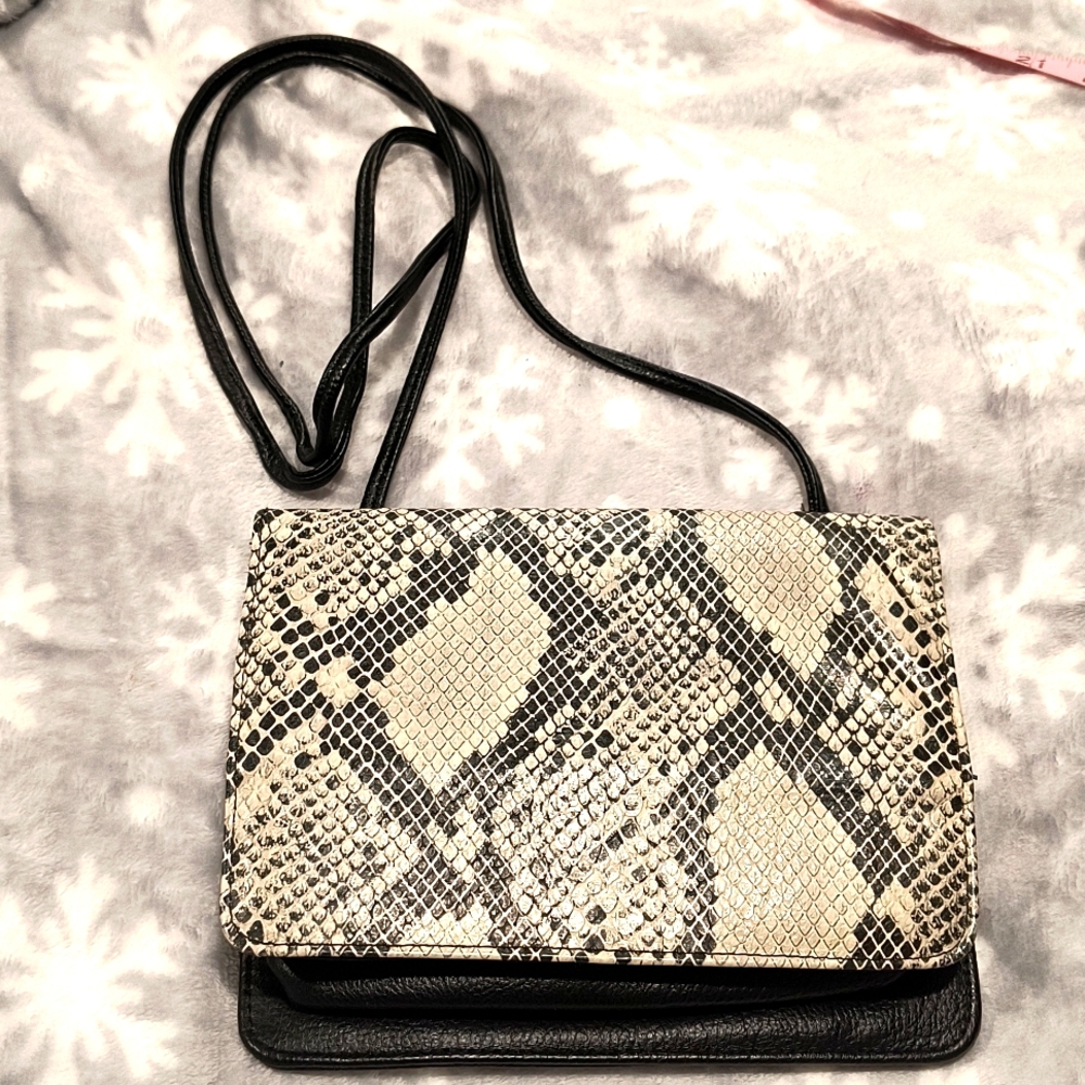 Faux Reptile Crossbody, 7 card slots, long pocket, 2 zip compartments, NWOT